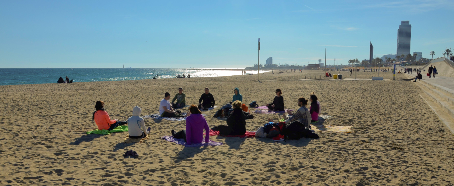 vinyasa yoga con ToniVYT en Platja de Bogatell